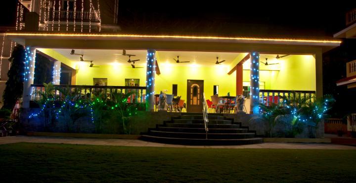 Marina Bay Beach Resort Candolim Exteriör bild