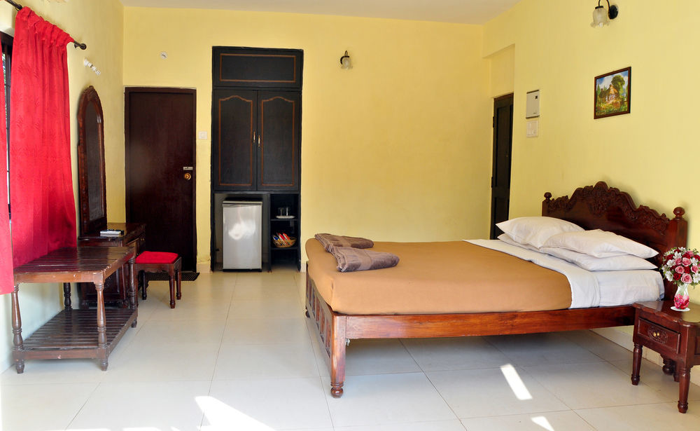 Marina Bay Beach Resort Candolim Exteriör bild
