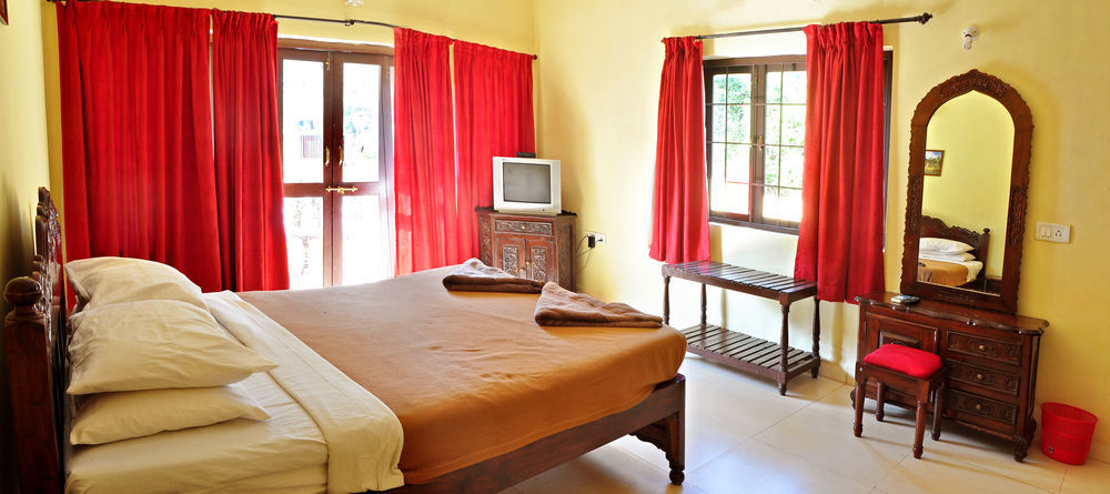Marina Bay Beach Resort Candolim Exteriör bild