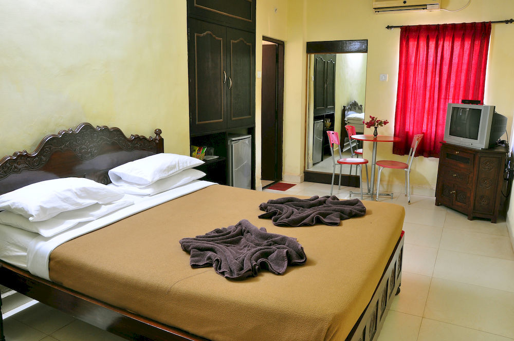 Marina Bay Beach Resort Candolim Exteriör bild