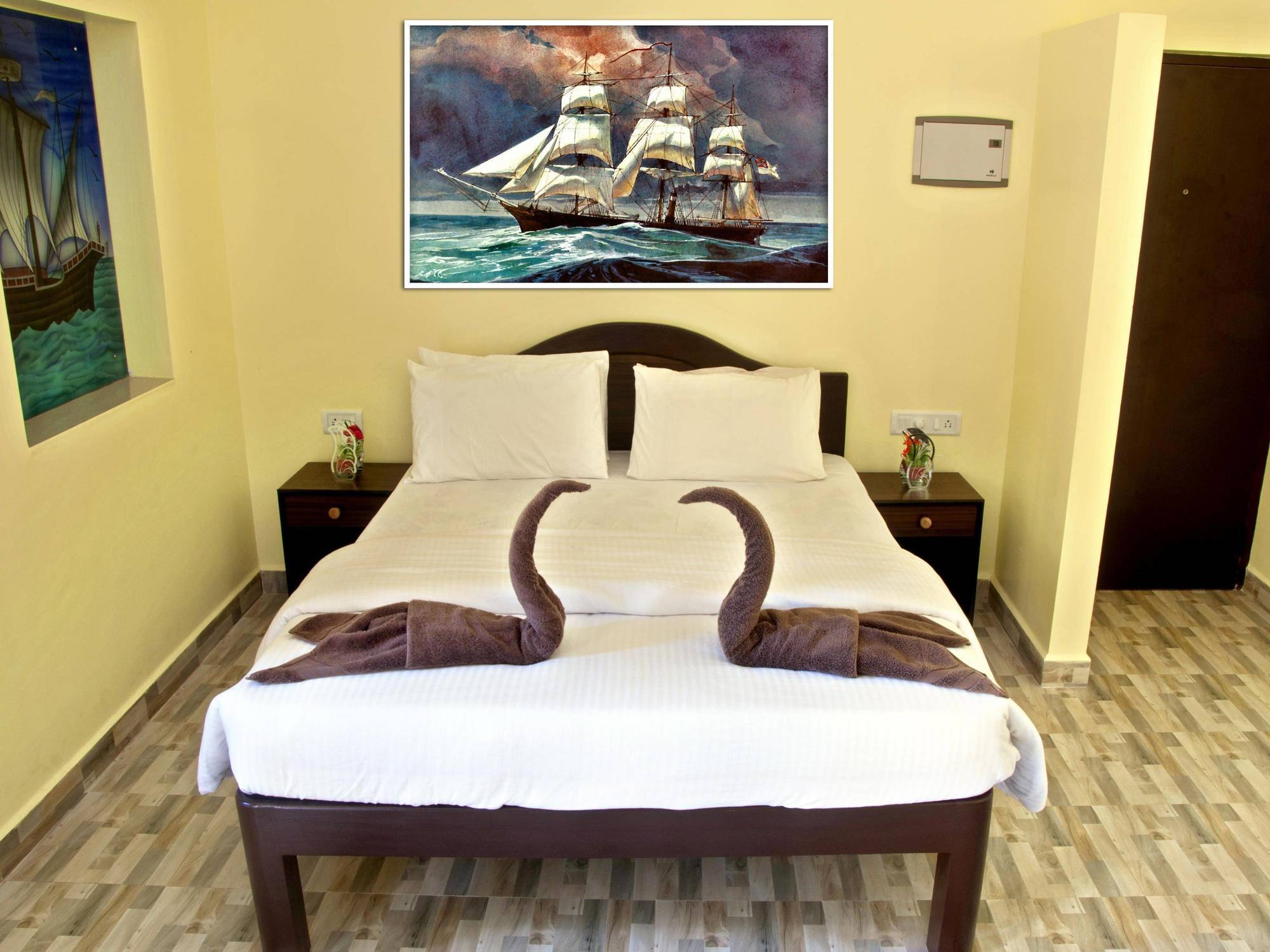Marina Bay Beach Resort Candolim Exteriör bild