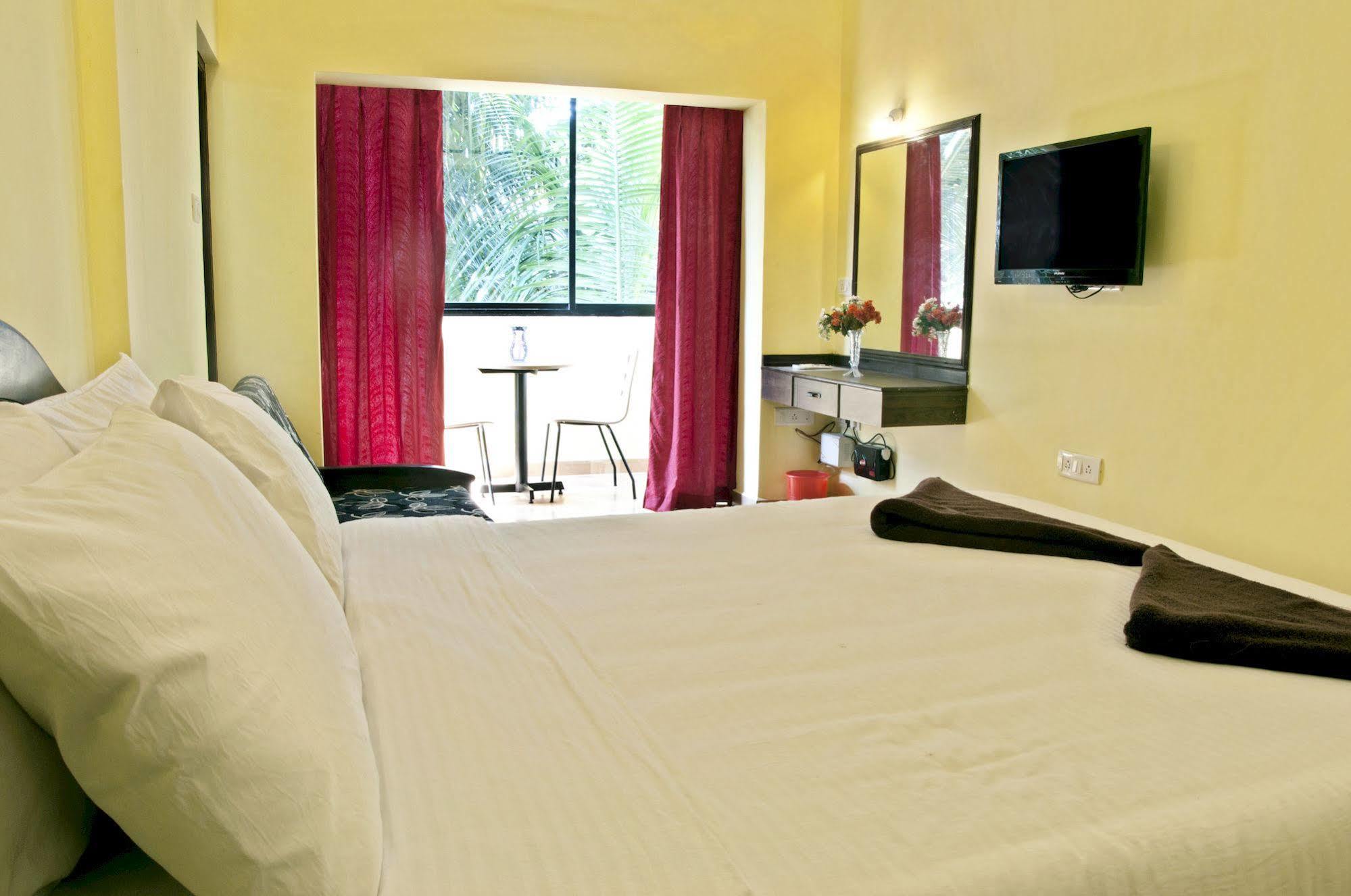 Marina Bay Beach Resort Candolim Exteriör bild