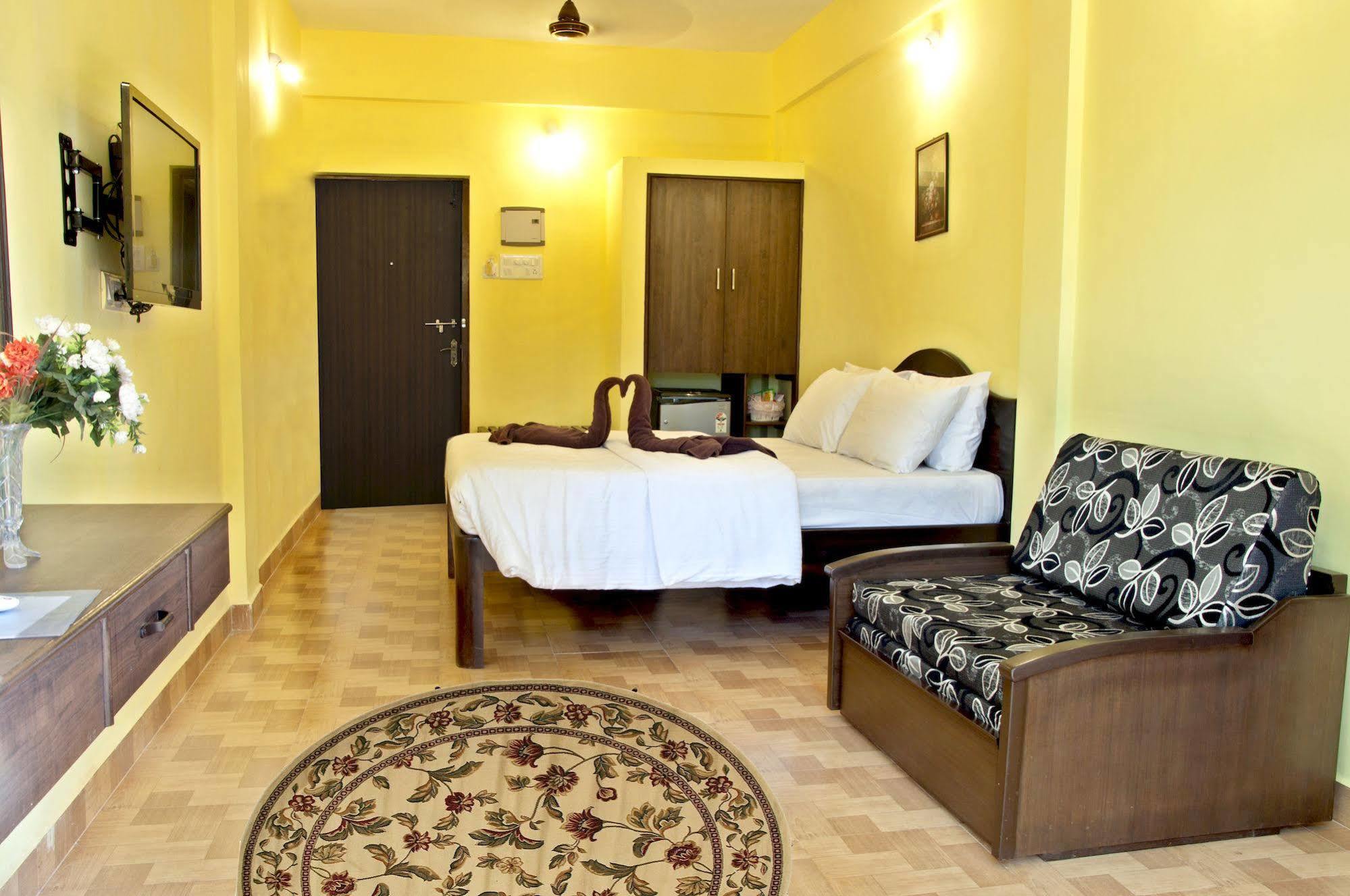 Marina Bay Beach Resort Candolim Exteriör bild
